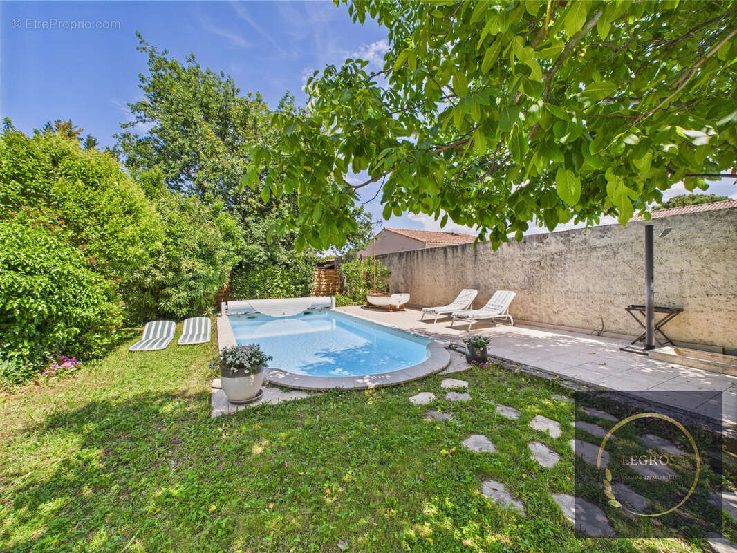 Mas 210m2 Centre ville de Noves - photo 6