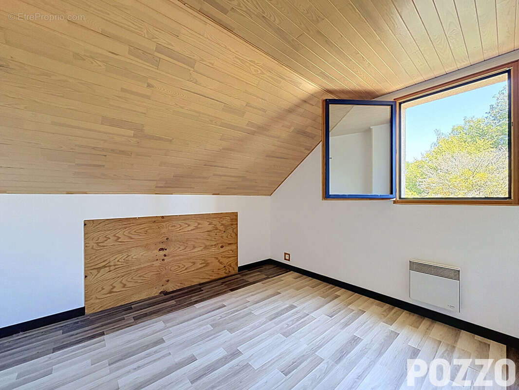 À VENDRE - Maison dans le bourg de Bréhal de 255m² au calme avec parc arboré - photo 15