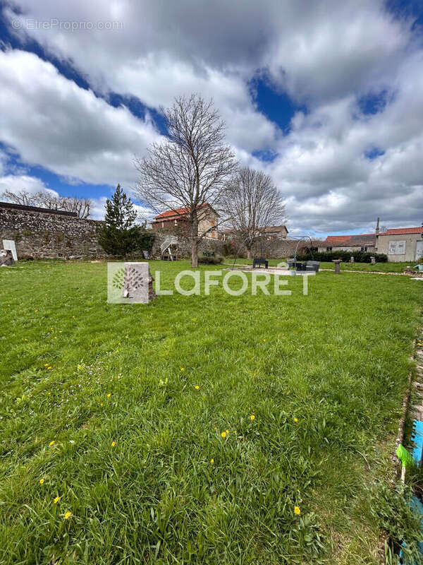 Maison à MONTFAUCON-EN-VELAY