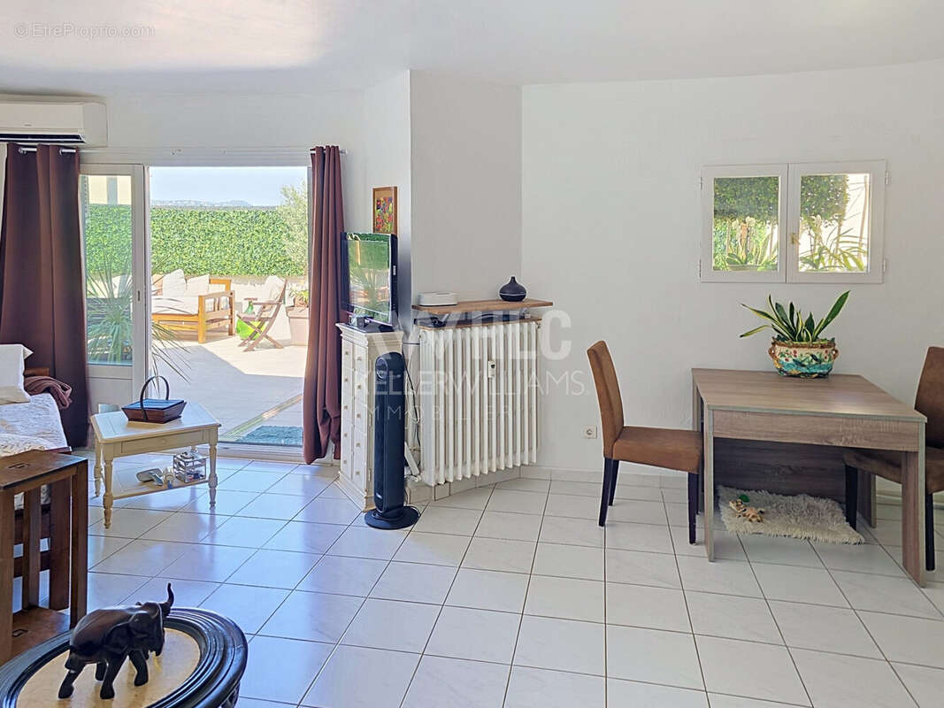 Appartement 65 m² à Antibes  - photo 2