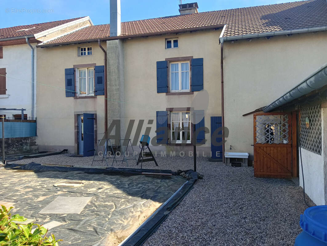 Maison à SAINT-LOUP-SUR-SEMOUSE