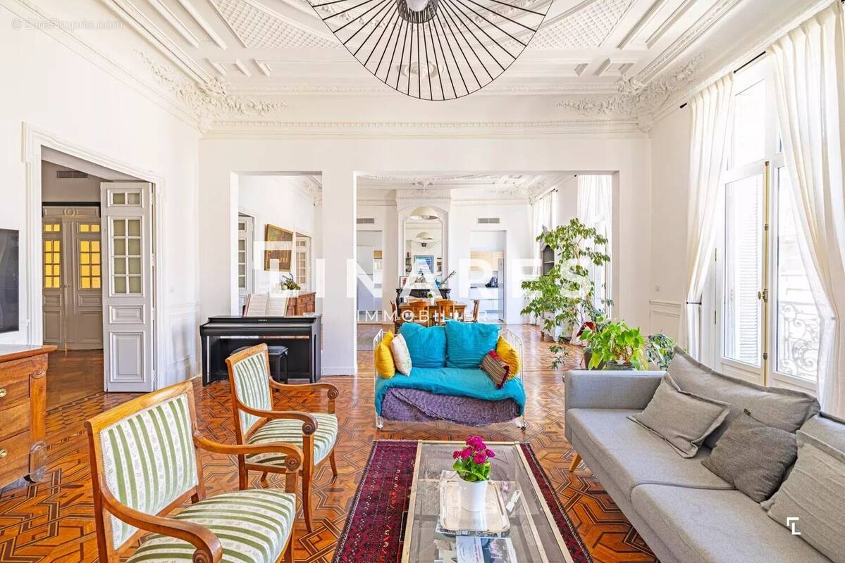 Appartement à MARSEILLE-6E