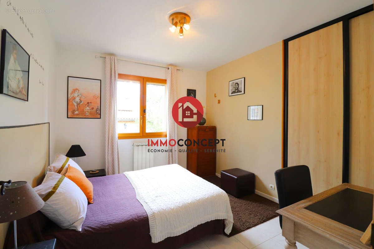 Maison à LAUDUN-L'ARDOISE