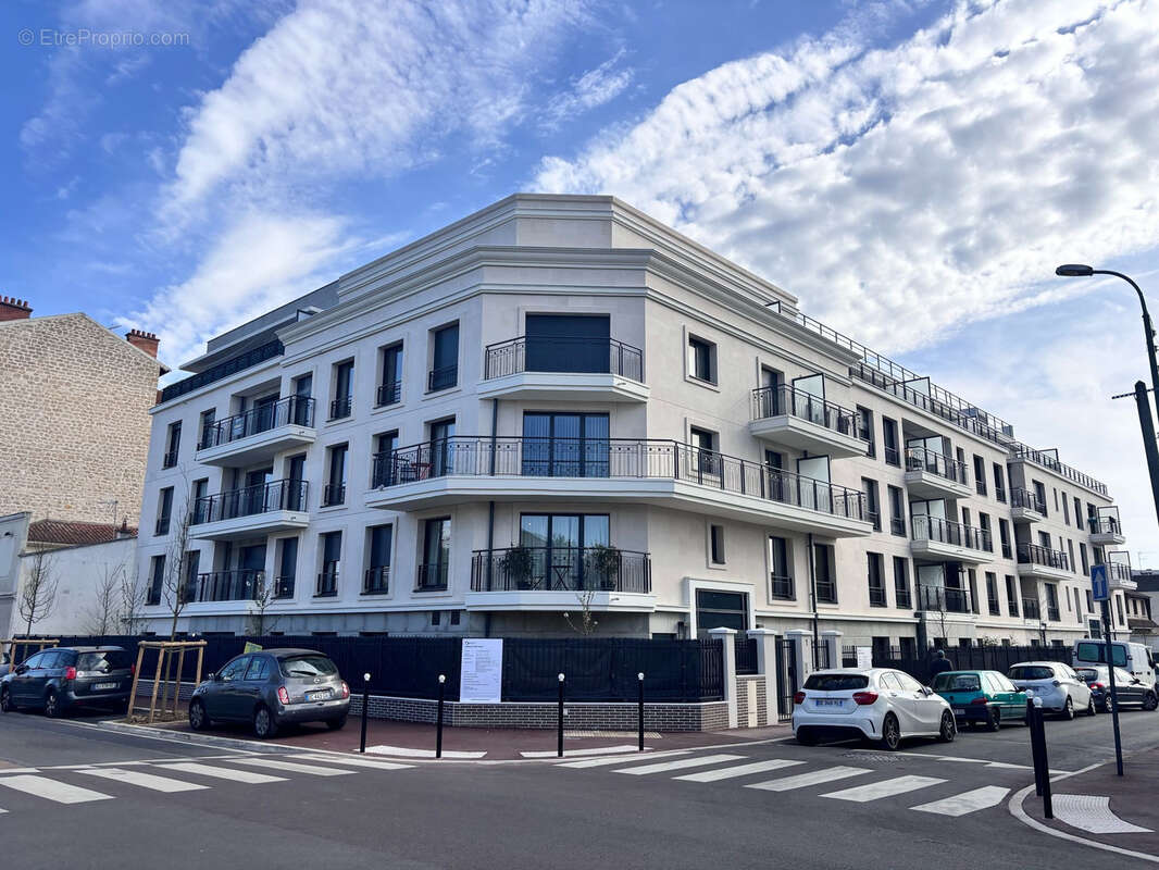 Parking à SAINT-MAUR-DES-FOSSES