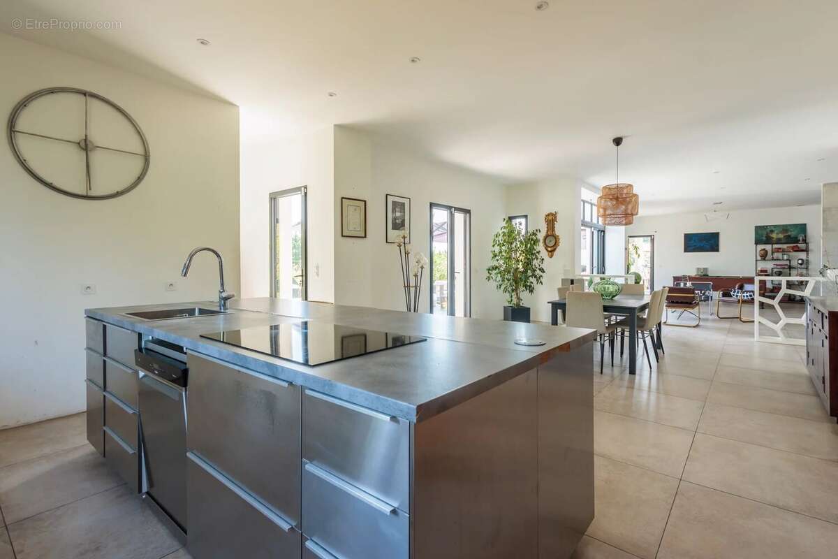 Maison contemporaine avec piscine Campagne Arlésienne - photo 9