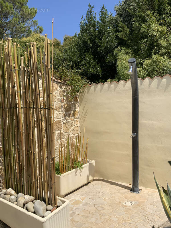 Villa de plain pied dans un quartier résidentiel d'Uzès sur un terrain de 1500 m2 avec piscine. - photo 15