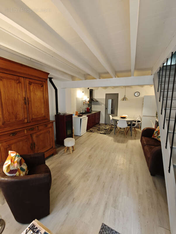 Maison à CENNE-MONESTIES