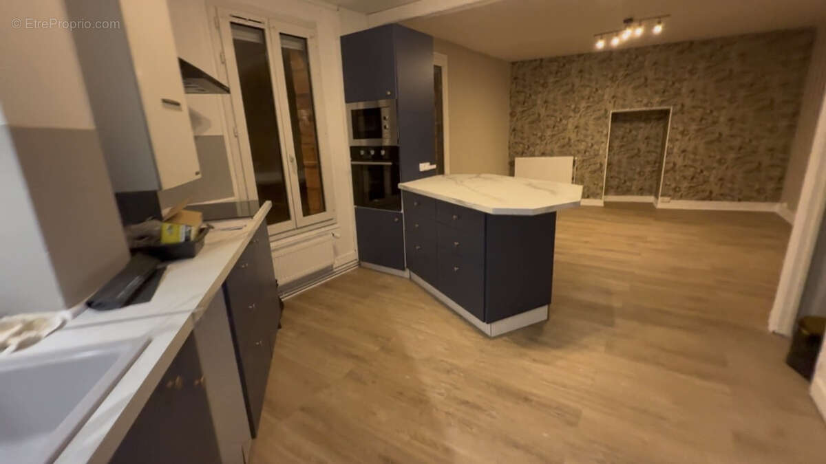 Autre à PONT-SAINTE-MAXENCE