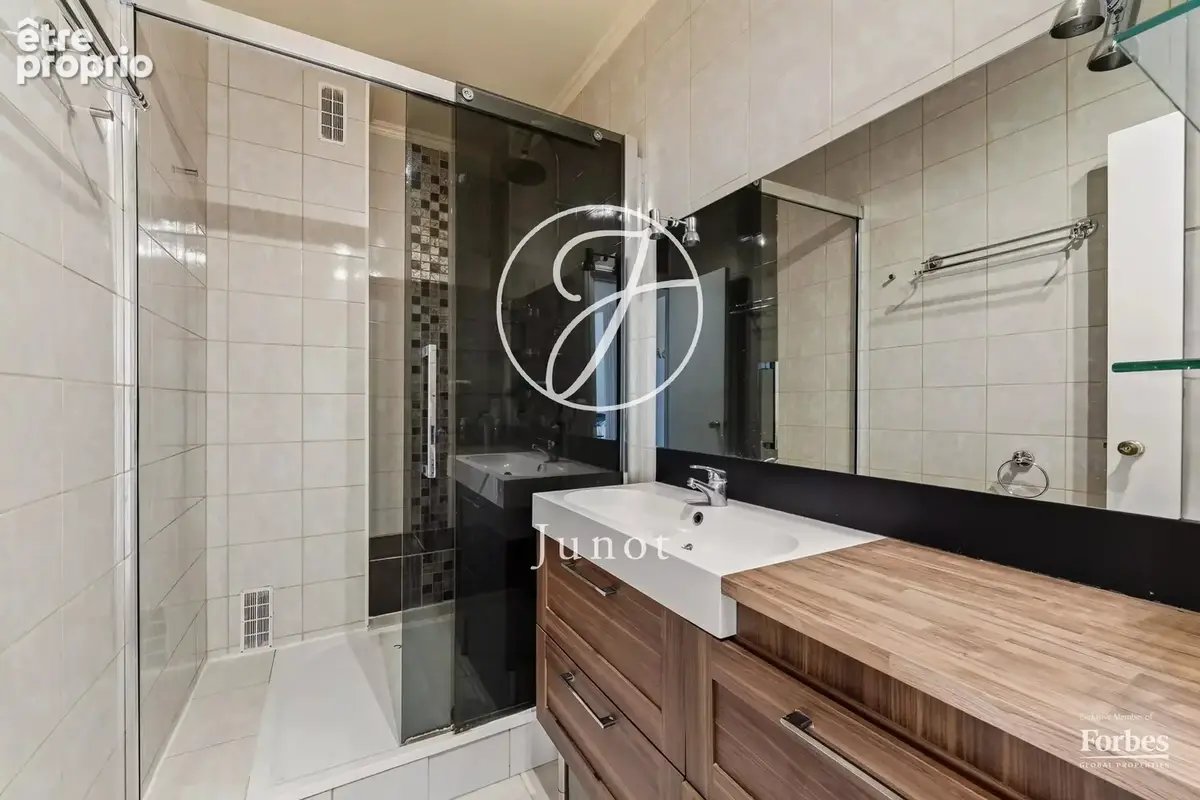 Paris 16e - PASSY / TOUR - Appartement - 5 pièces - 128,60m² Carrez - 3 chambres - photo 13