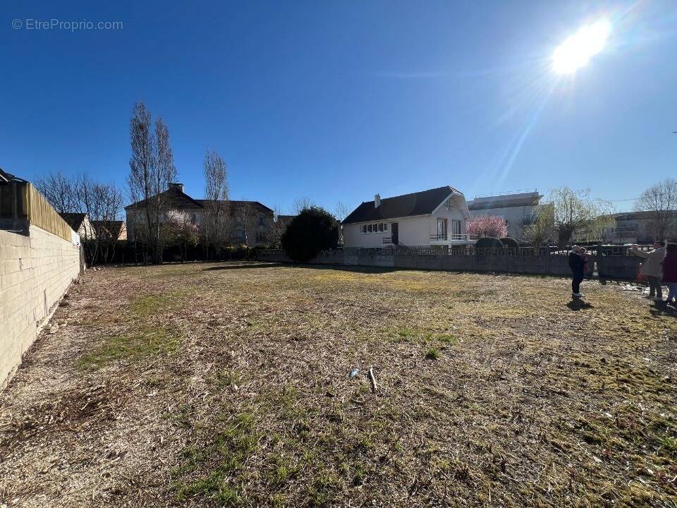 Terrain à ROISSY-EN-FRANCE