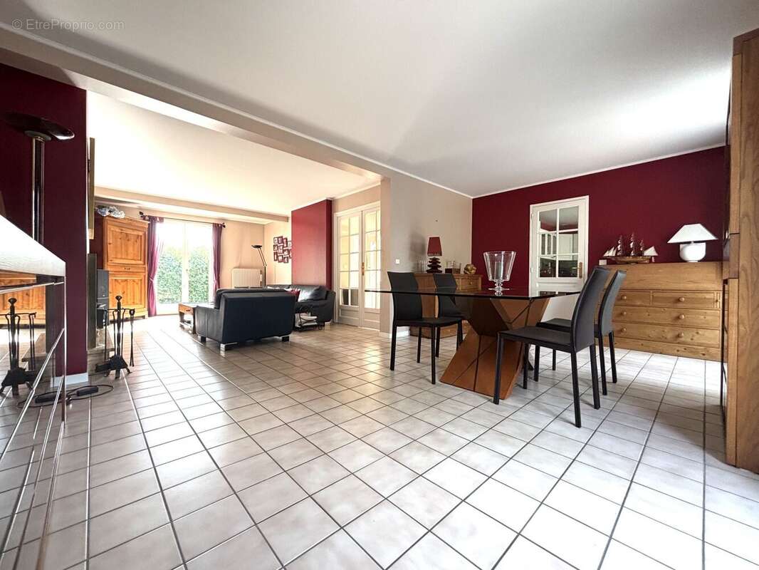 Maison 138 m² à Saint-Germain-Les-Corbeil  - photo 4