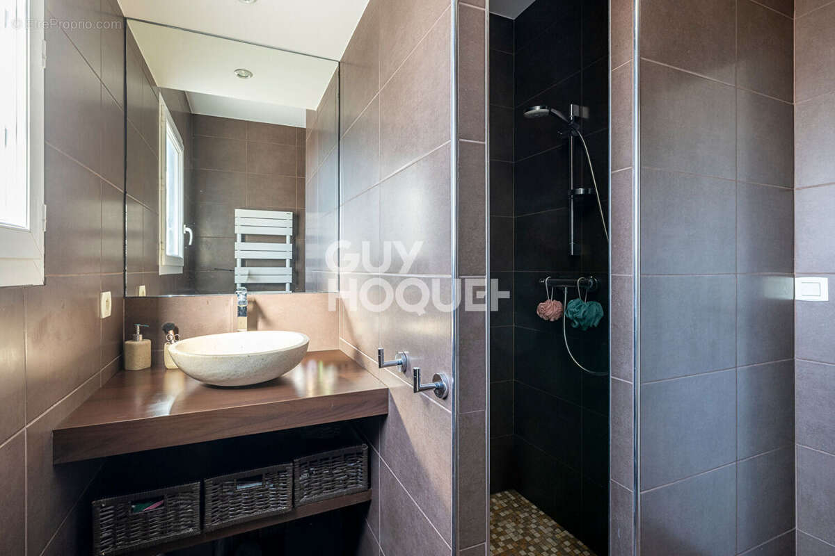 Maison Le Cendre 156 m2 - 4 chambres - Piscine - photo 16