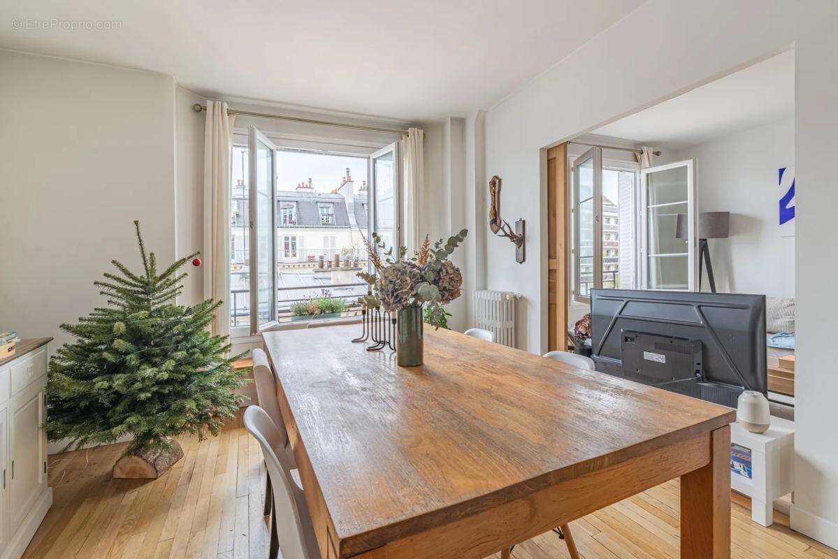 Appartement à PARIS-17E