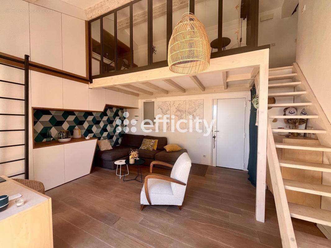 Appartement à SAINT-CYR-SUR-MER