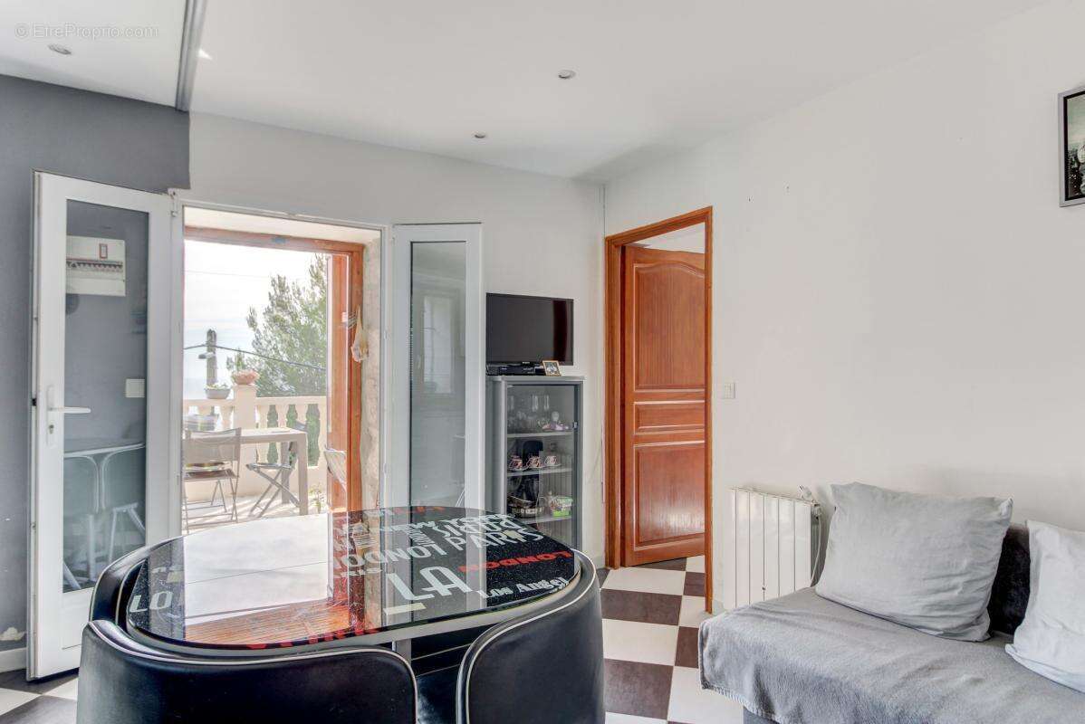 Appartement à EZE