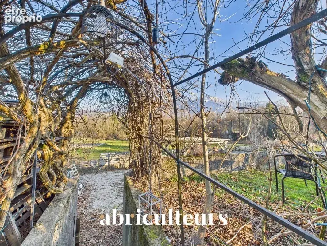 Propriété de caractère rénové et dans un environnement verdoyant en vente à  Charvonnex Annecy (74370) - photo 12