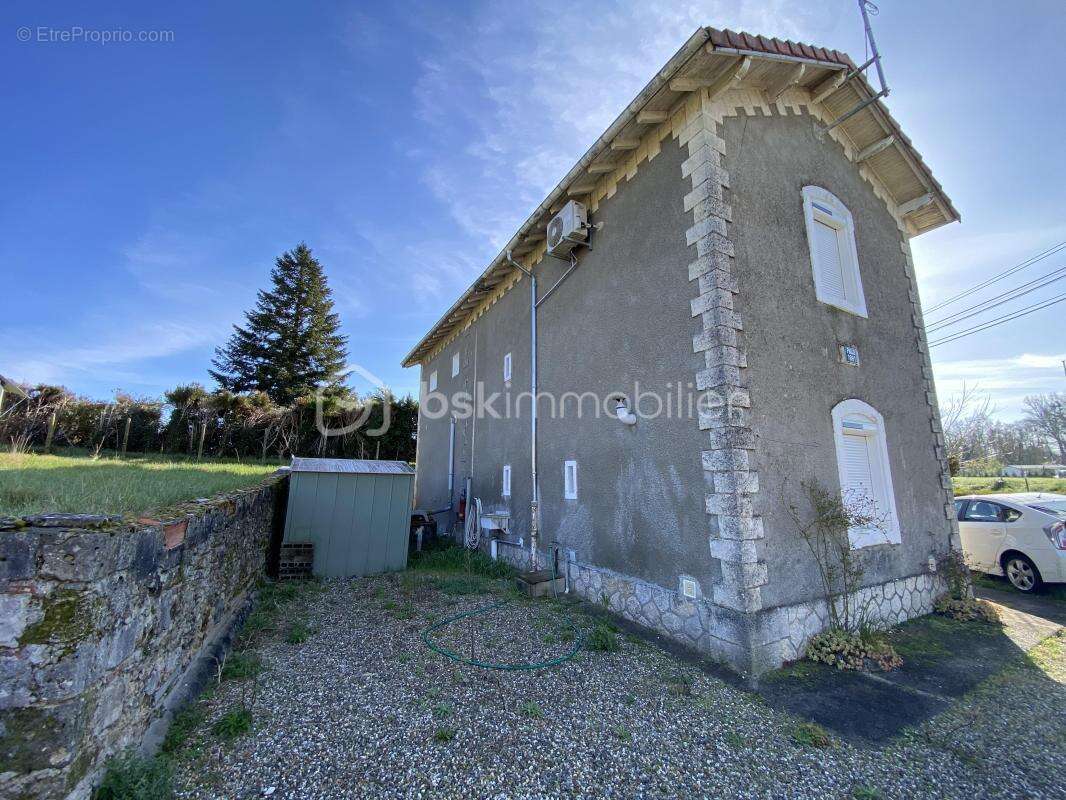   Authentique Maison de Garde-Barrière avec Terrain et Dépendances - photo 7