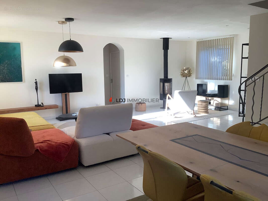 Maison 110 m² à Sainte-Marie  - photo 3