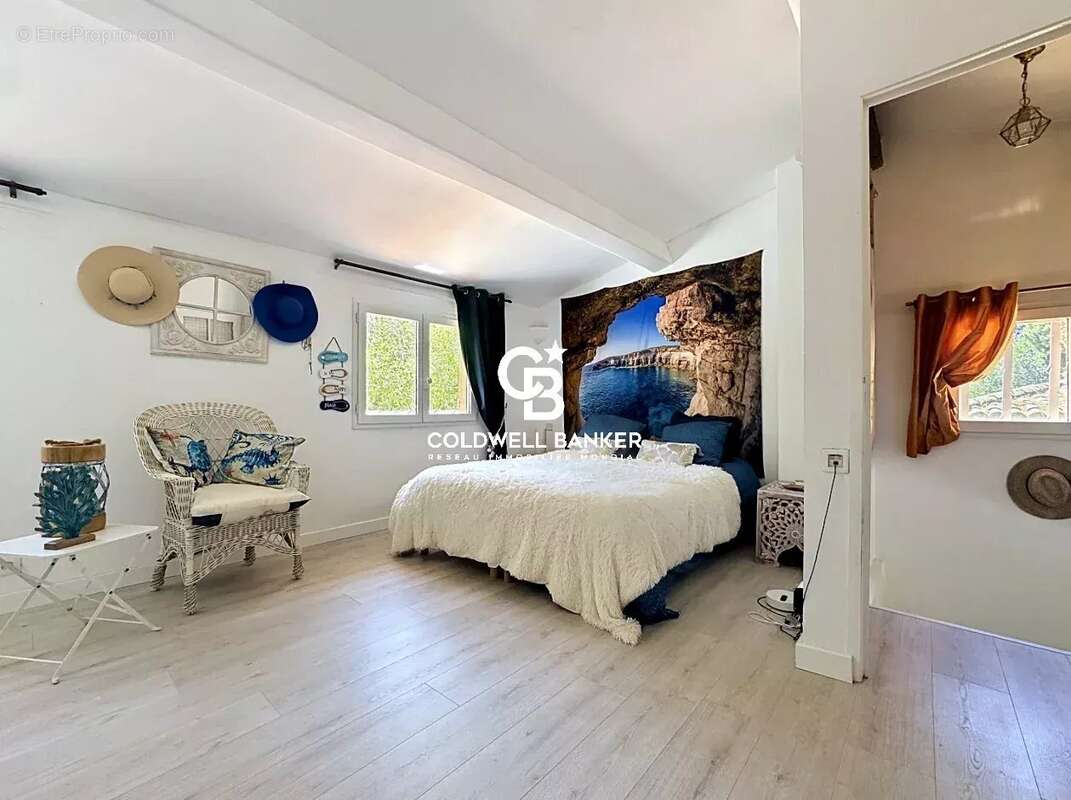 Maison à ROQUEBRUNE-SUR-ARGENS