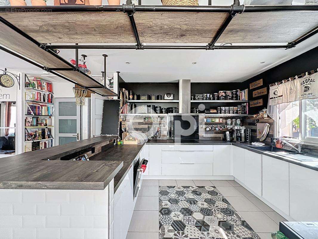 Maison à ROQUEBRUNE-SUR-ARGENS