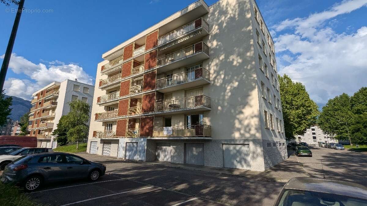 Appartement à SAINT-MARTIN-D'HERES