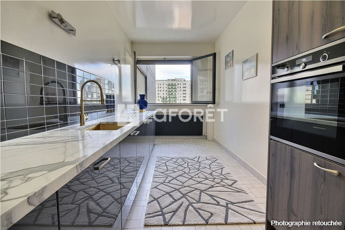 Appartement à COURBEVOIE