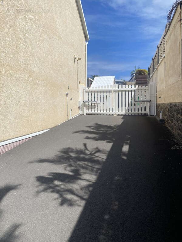 Commerce à SAINT-LEU