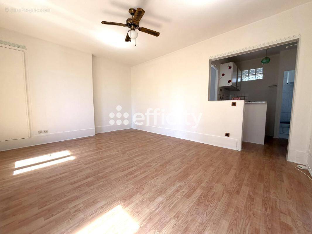Appartement à LES LILAS