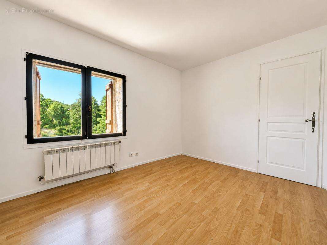 Maison 92 m² à Saint-Martin-De-Londres  - photo 11
