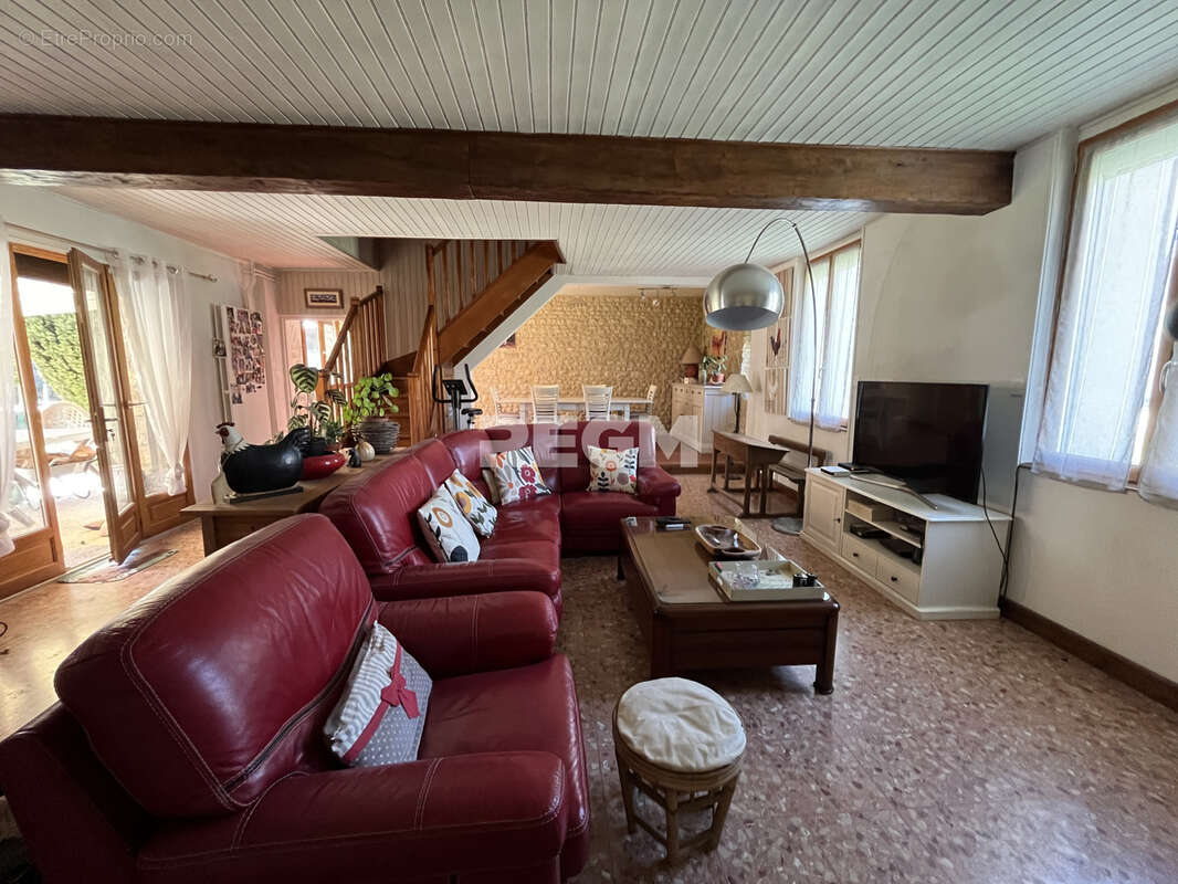 Maison à LA CHAPELLE-LA-REINE