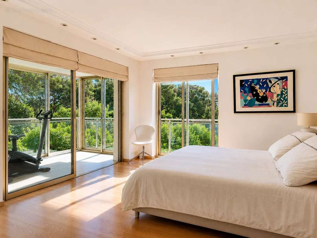 Le cannet collines - grand appartement t4 traversant - pleine vue mer - photo 9