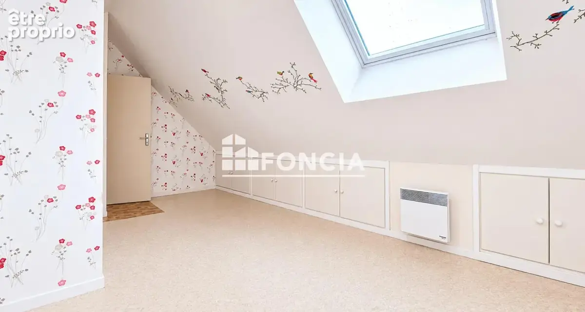 CHÂTEAU-THIERRY – Duplex T4 avec parking intérieur et cave - photo 8