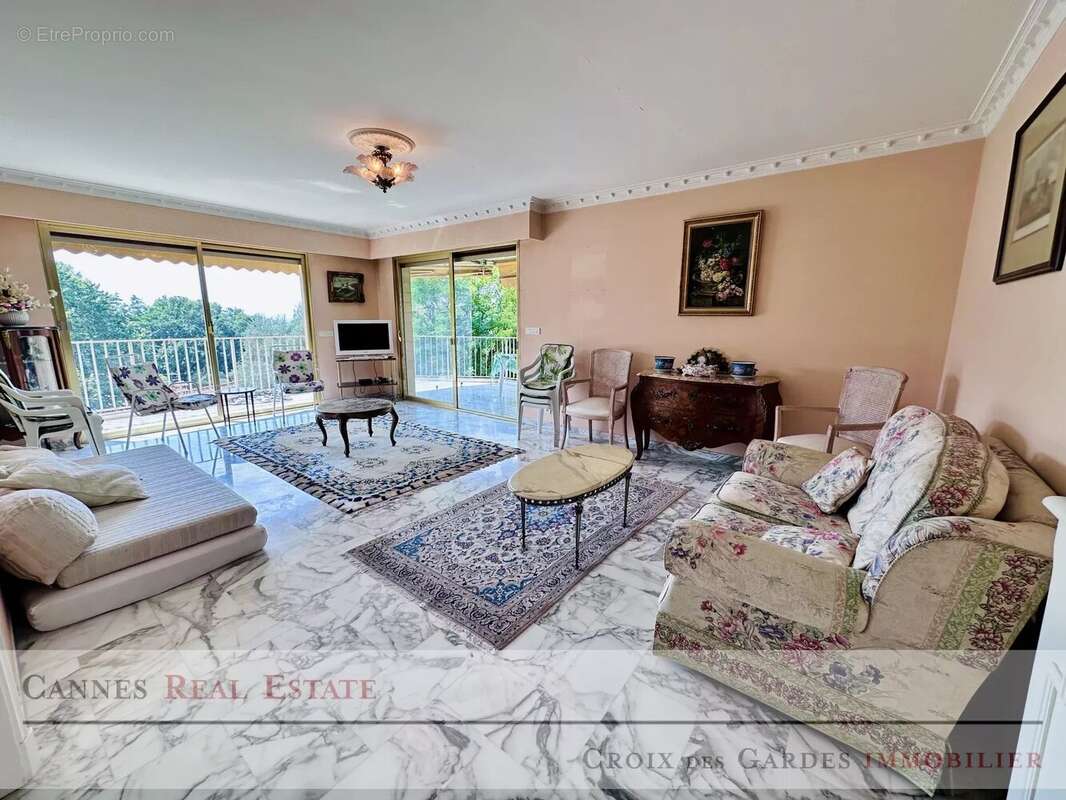 À vendre – Le Cannet, résidence de standing avec parc, piscine et tennis - photo 11
