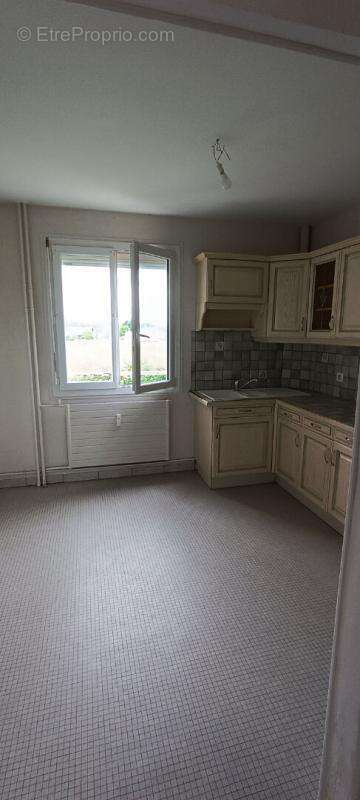 Appartement à VARENNES-VAUZELLES