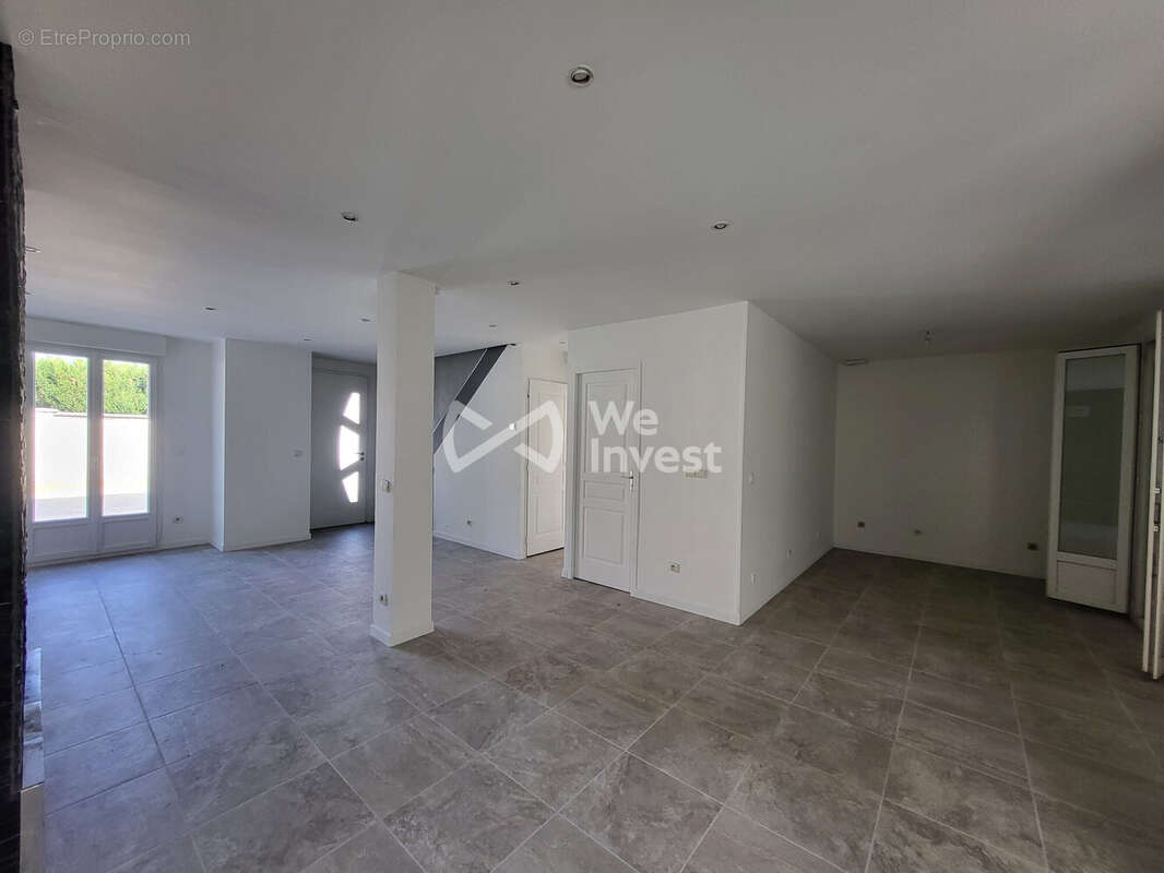 Maison 111 m² à Saint-Cyr-Sur-Morin  - photo 4