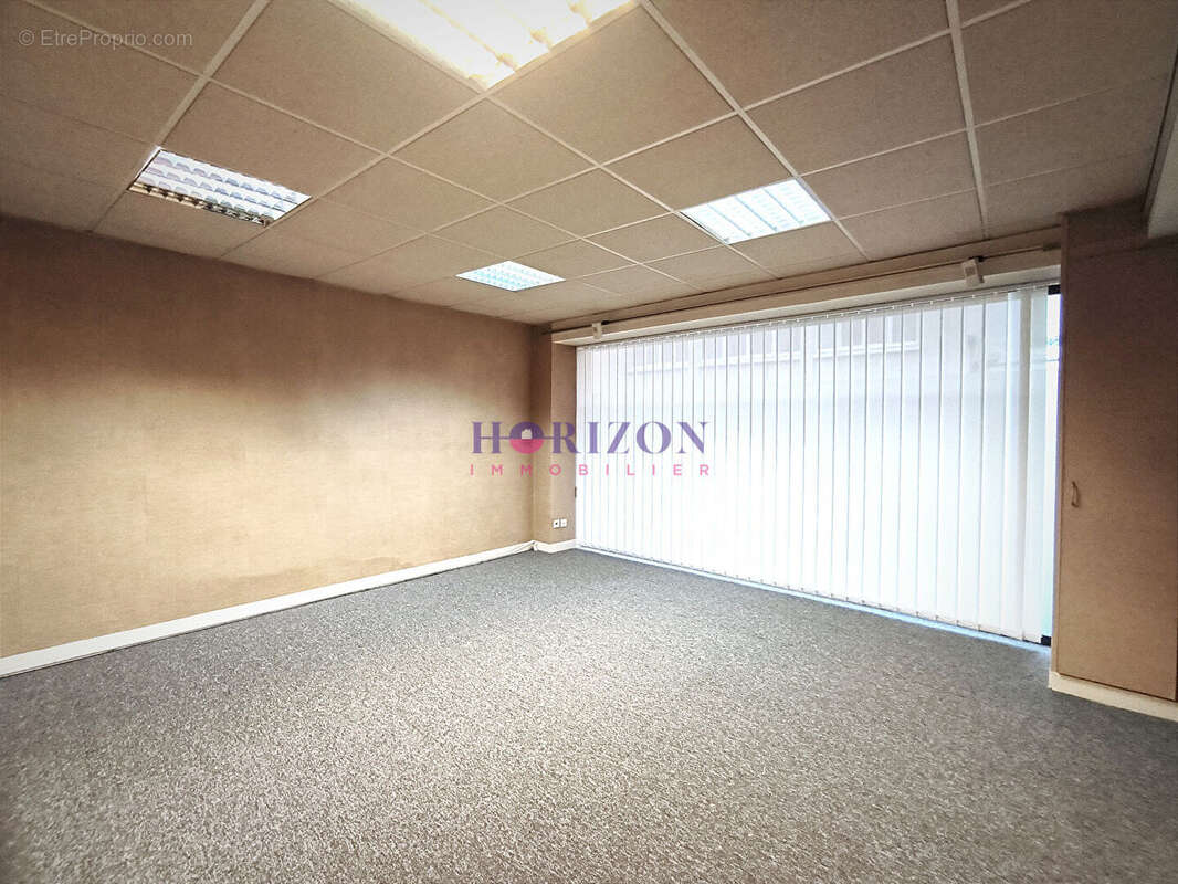 Commerce à BEAUMONT-SUR-OISE