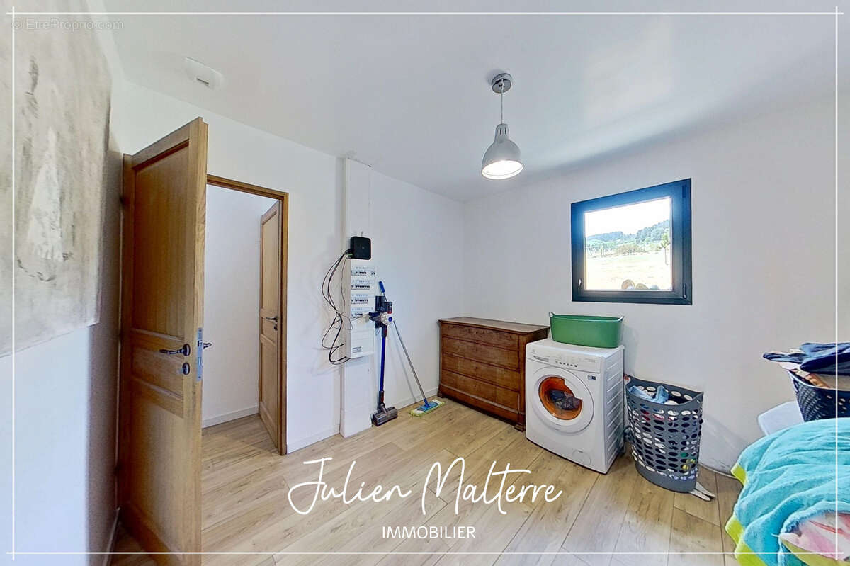 Maison récente de 170 m² sur 2100 m² de terrain préservés, 7 pièces, 5 chambres dont dressing, garage de 85 m² à MAROLS (42) - photo 22