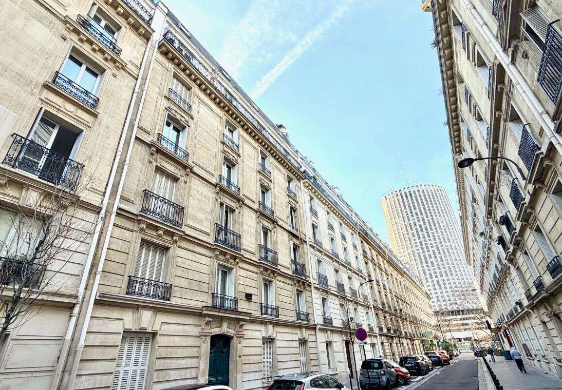 Appartement à PARIS-17E