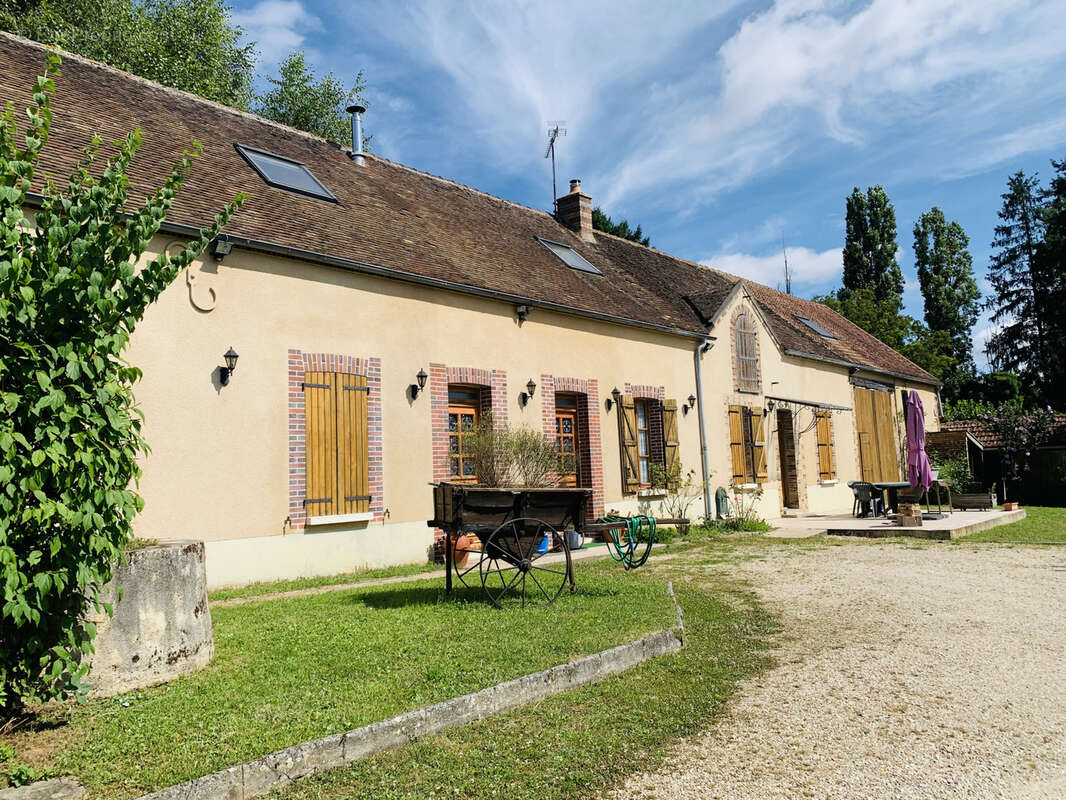 Maison à EGRISELLES-LE-BOCAGE
