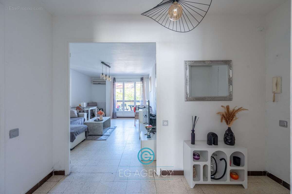 Appartement à MARSEILLE-4E
