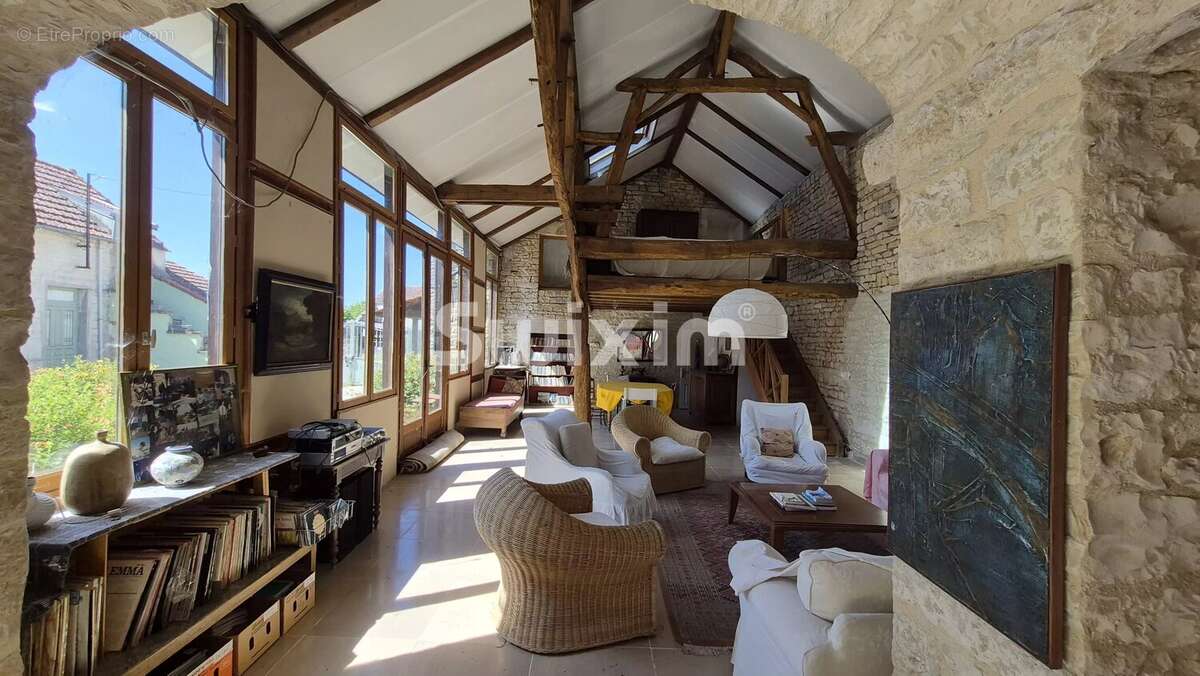 Maison à NOYERS