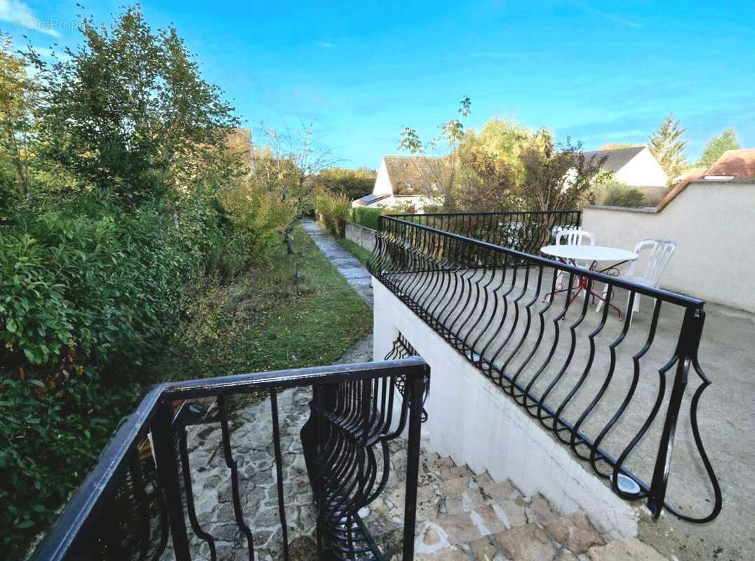 Maison à VAUX-LE-PENIL