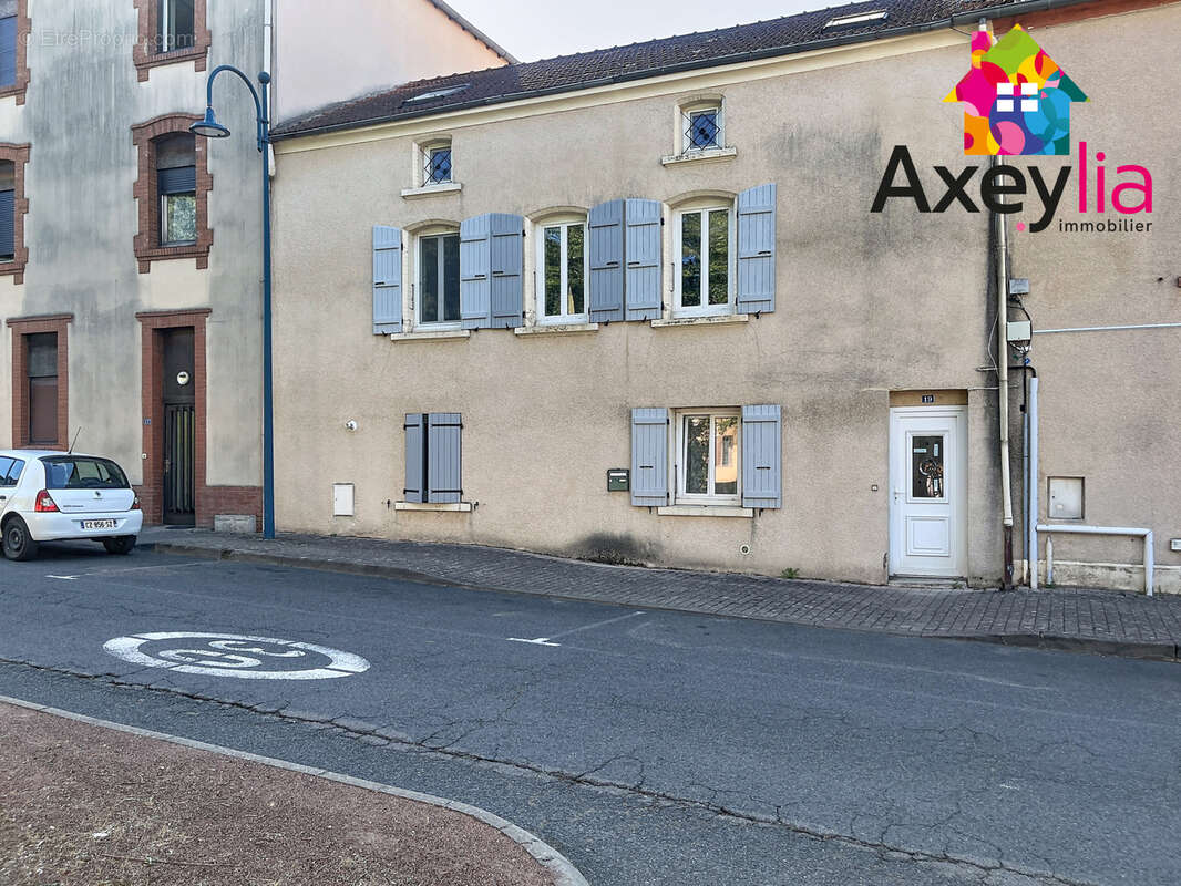Maison familiale de 153m2 environ avec cour et vue sur le port - photo 19