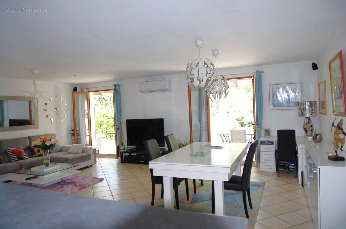 Maison à LE MUY