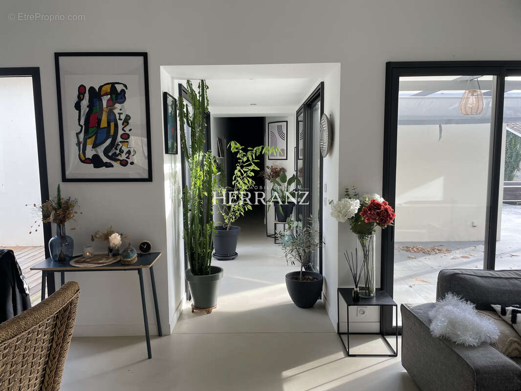 Maison 285m2 sur terrain arboré de 7708m2 Gauriaguet - photo 4