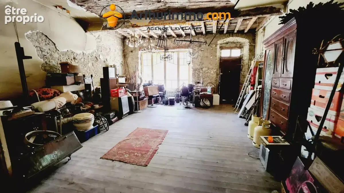 Grande maison de village de caractère à rénover avec jardin clos de murs. - photo 16