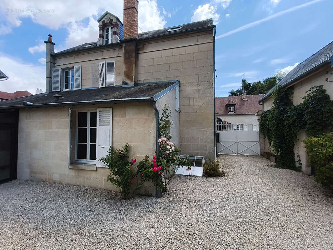 Maison  8 pièce(s) 185 m2 - photo 2