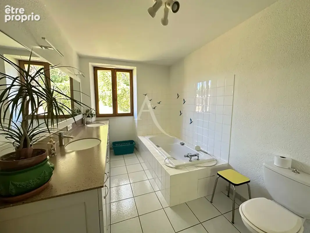Maison en pierre de 222m² à vendre en campagne à proximité d'AIZENAY avec piscine et grange - photo 12