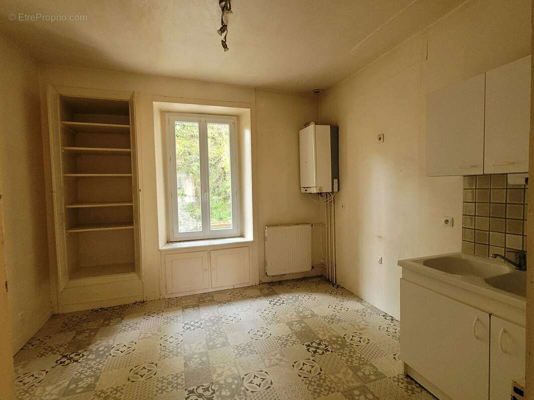 Maison à SAINT-LEONARD-DE-NOBLAT