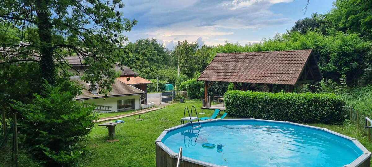 Appartement à LE MAYET-DE-MONTAGNE